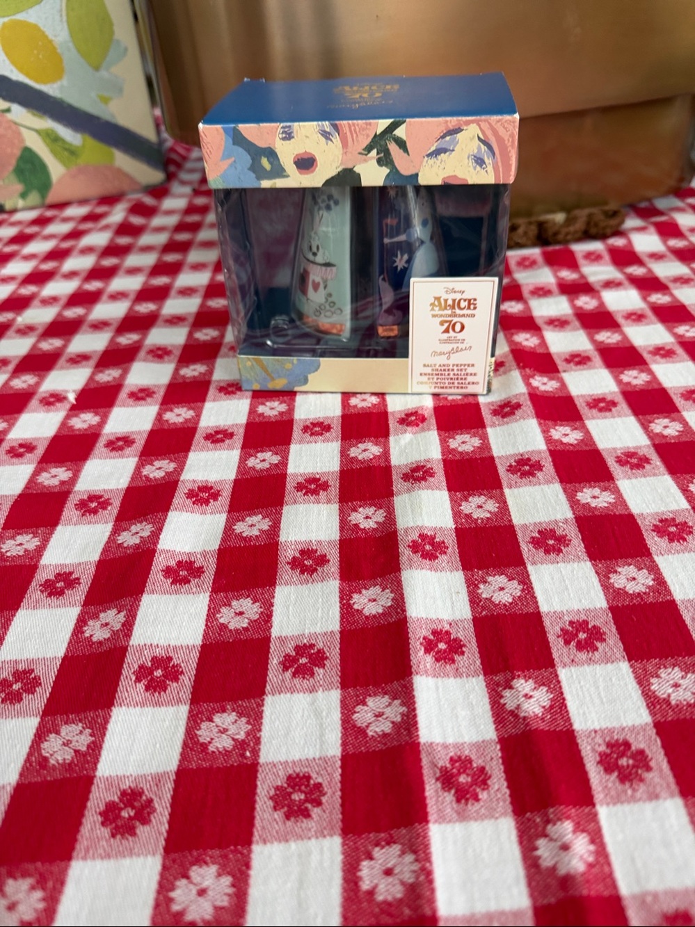 Disney’s 70 Alice in Wonderland Ceramic Salt & Pepper Shakers - Blue and Mint - Picture 12 of 12